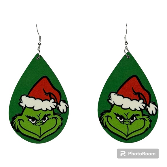 Jewelry - Grinch tear drop earrings